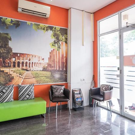 Cicayur Reddoorz At Tirta Mansion Paramount Gading מראה חיצוני תמונה